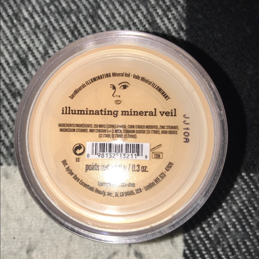 Bare minerals illuminating powder